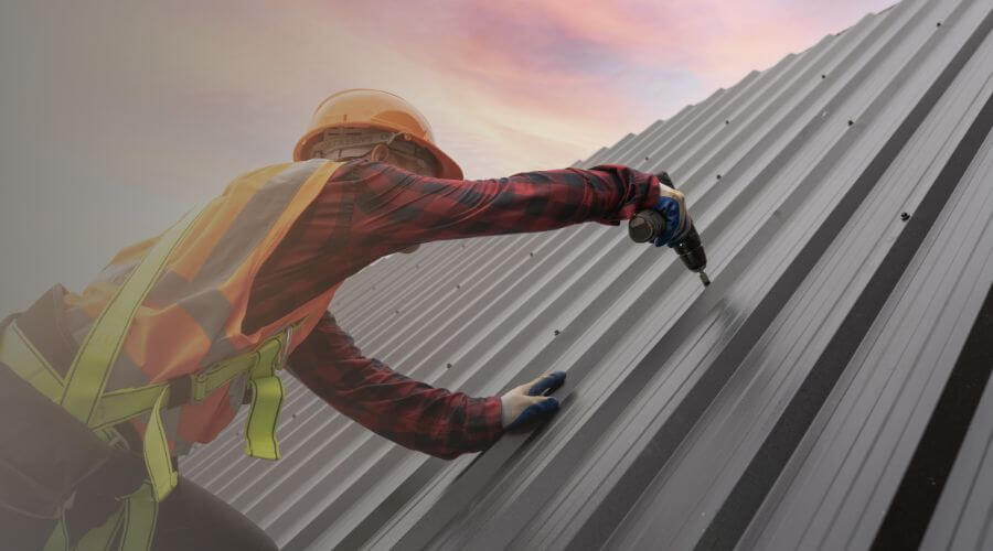 Professional gutter cleaning in Chariton, IA